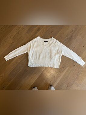 Cropped V-Neck Knit Sweater White Central Park west leather shoulders size s